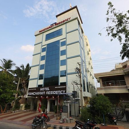 Oyo 15115 Hotel Ramcharan Residency ตีรูปาติ ภายนอก รูปภาพ