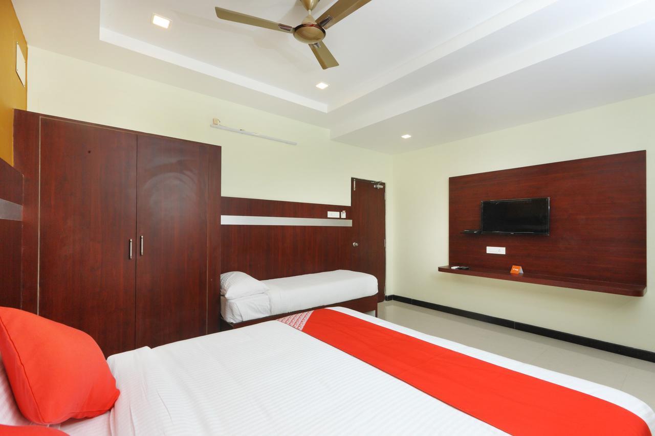 Oyo 15115 Hotel Ramcharan Residency ตีรูปาติ ภายนอก รูปภาพ