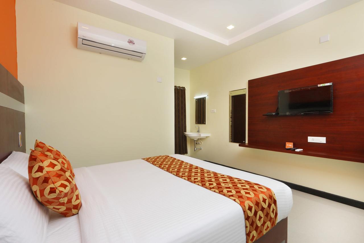 Oyo 15115 Hotel Ramcharan Residency ตีรูปาติ ภายนอก รูปภาพ
