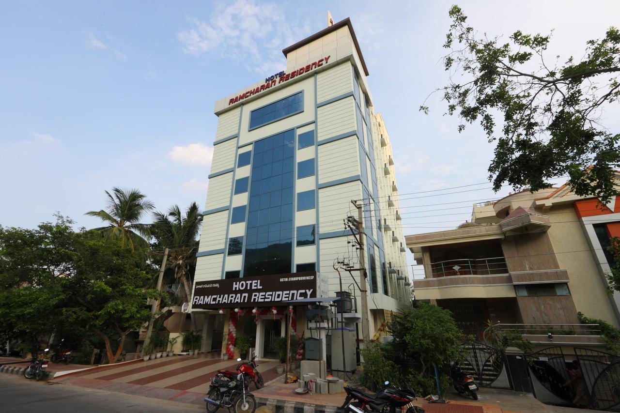 Oyo 15115 Hotel Ramcharan Residency ตีรูปาติ ภายนอก รูปภาพ