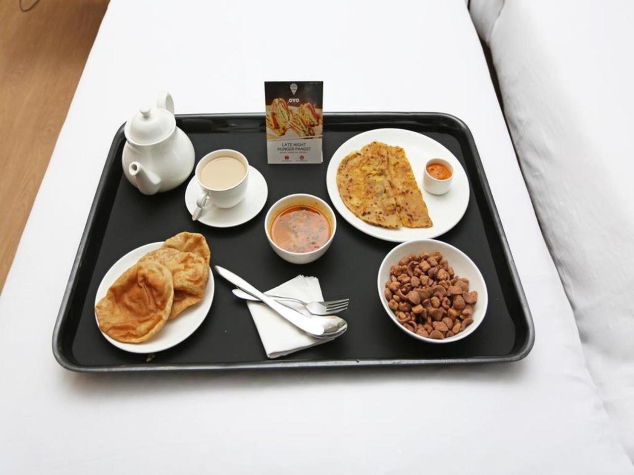Oyo 15115 Hotel Ramcharan Residency ตีรูปาติ ภายนอก รูปภาพ